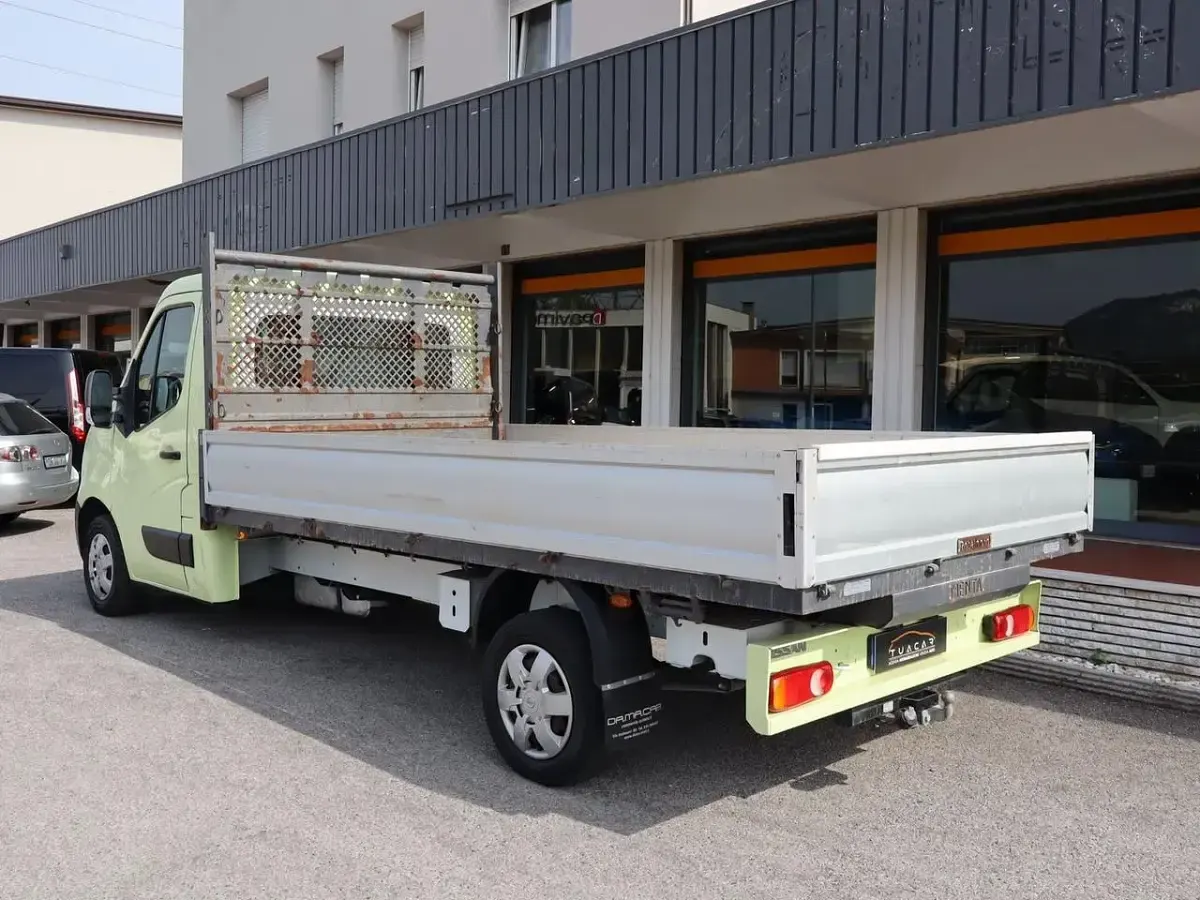 Usata Nissan NV400 125 CV (91 kW) 2016 Giallo Furgone