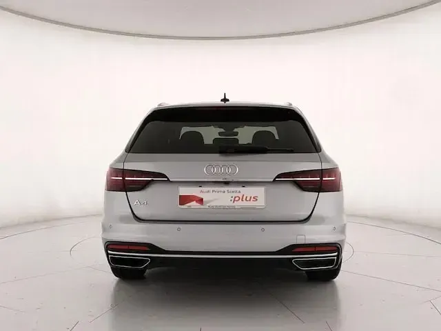 Usata Audi A4 Advanced Plus 163 CV (119 kW) 2024 Argento metallizzato Station wagon