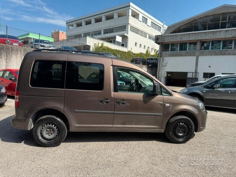 Marrone Usata 2012 VW Caddy Trendline Monovolume | 6800 € (Buon prezzo) - Immagine 1/4
