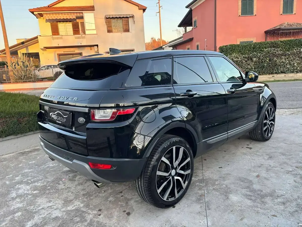 Usata Land Rover Range Rover evoque HSE Dynamic 150 CV (110 kW) 2018 Nero SUV