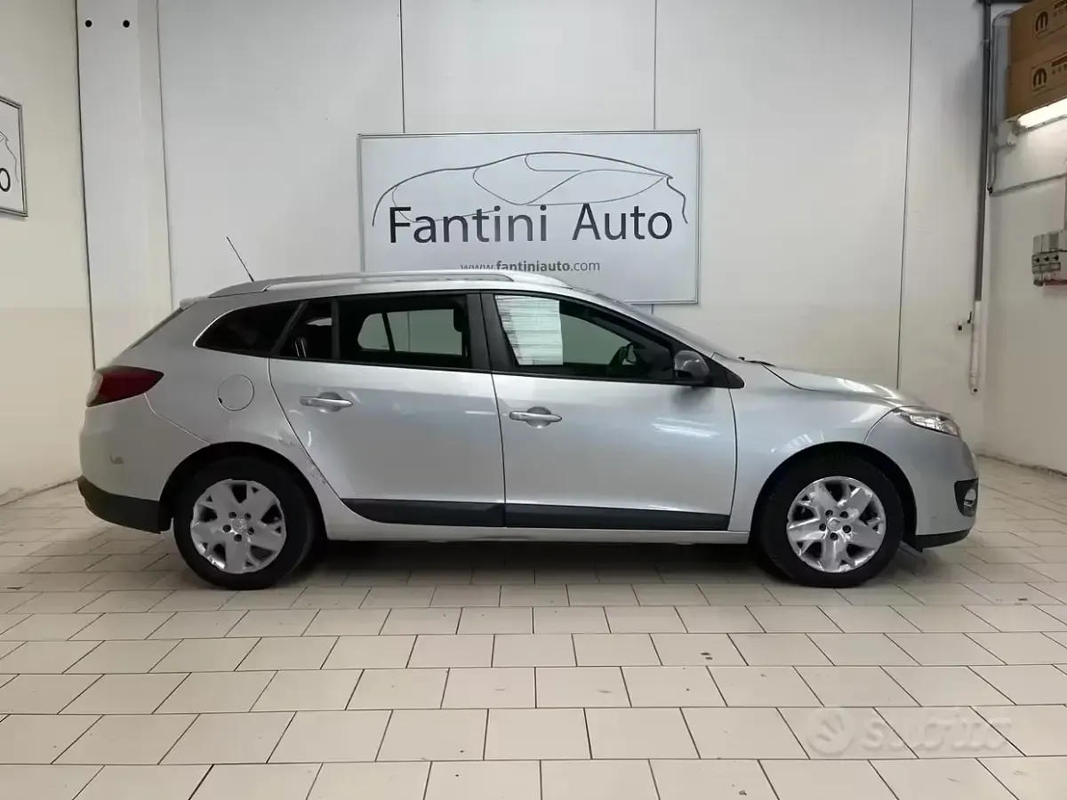 Usata Renault Mégane GrandTour 110 CV (80 kW) 2012 Grigio Station wagon
