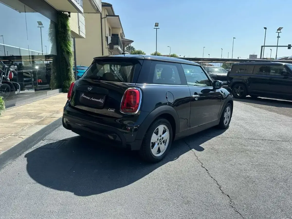 Usata Mini ONE 102 CV (75 kW) 2022 Nero Utilitaria