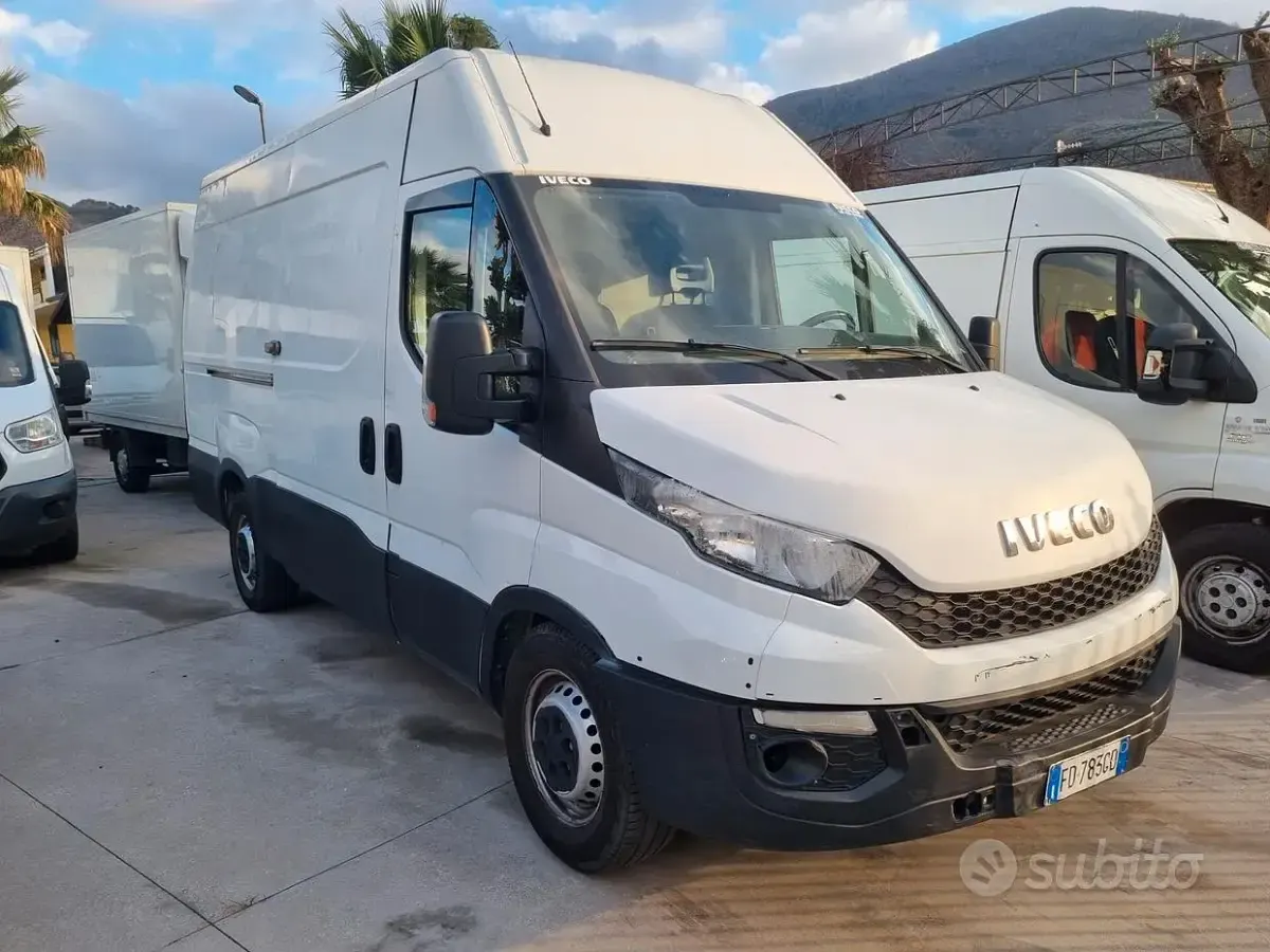Usata Iveco Daily 126 CV (92 kW) 2016 Bianco Berlina