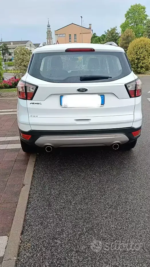 Gebraucht Ford Kuga 120 PS (88 kW) 2017 Weiß SUV