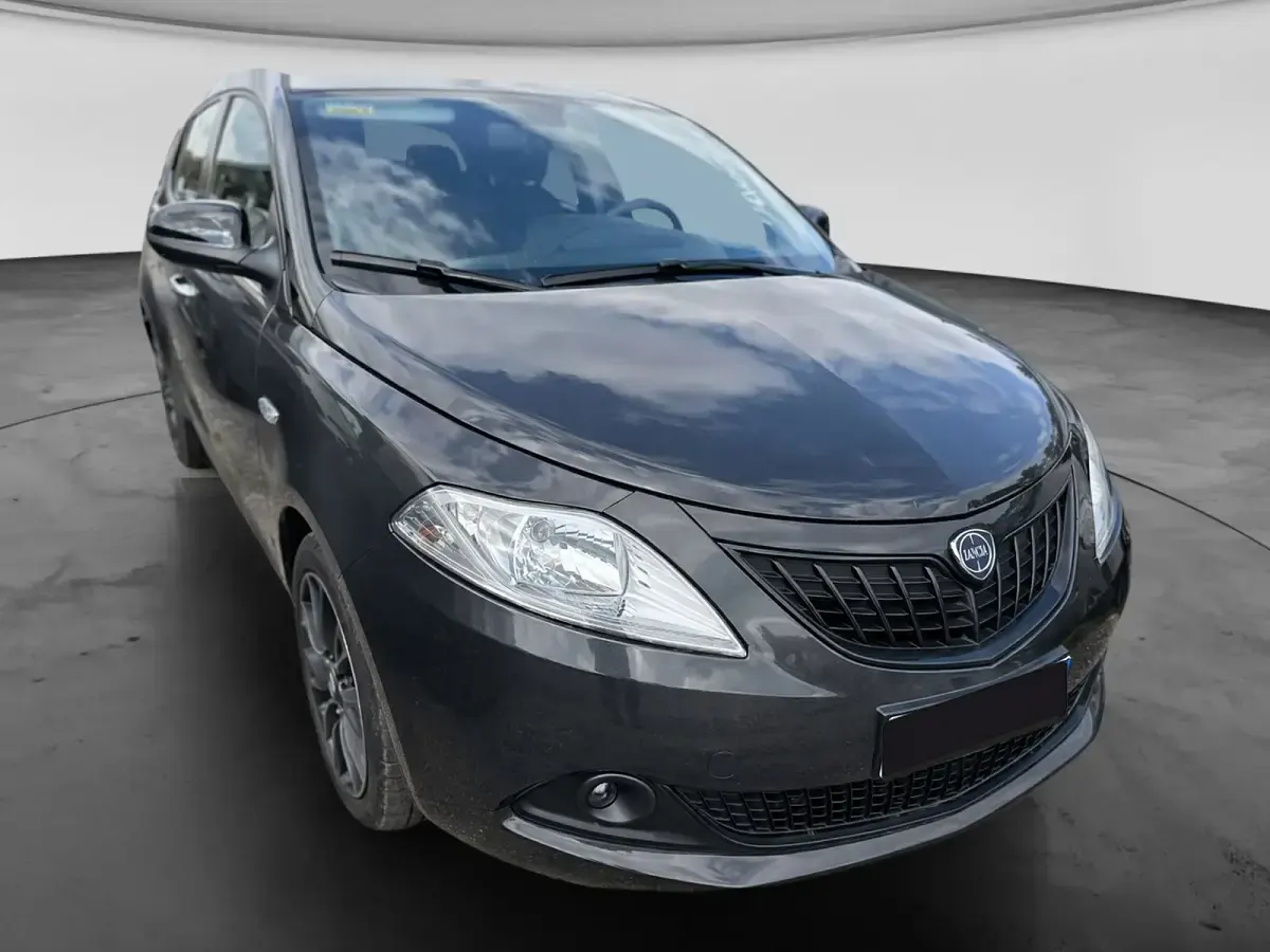 Usata Lancia Ypsilon Silver 70 CV (51 kW) 2023 Grigio Utilitaria
