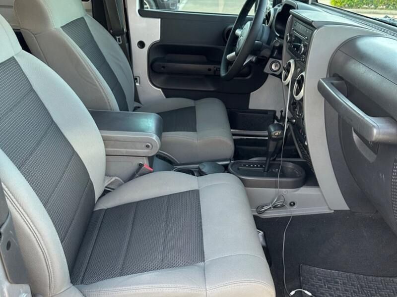 Usata Jeep Wrangler Sahara 177 CV (130 kW) 2010 Argento SUV