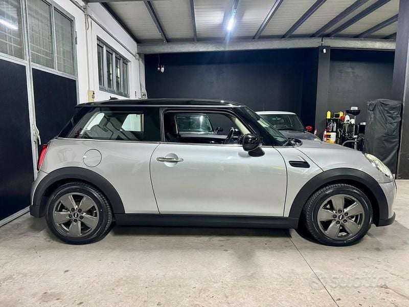 Usado Mini Cooper Business 136 HP (100 kW) 2023 Cinzento Citadino