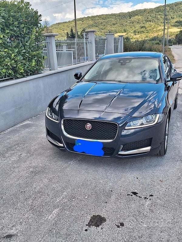 Usata Jaguar XF Prestige 180 CV (132 kW) 2018 Blu Berlina
