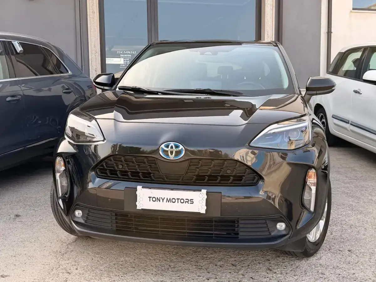 Usata Toyota Yaris Hybrid Business Edition 92 CV (67 kW) 2023 Nero Station wagon