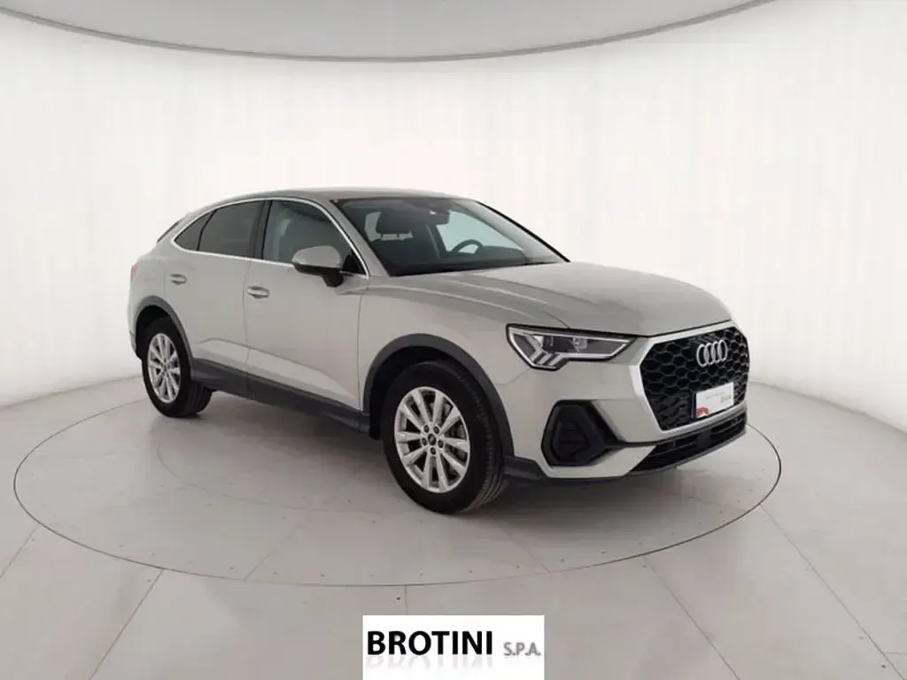 Usata Audi Q3 Sportback Business Plus 245 CV (180 kW) 2023 Grigio metallizzato SUV
