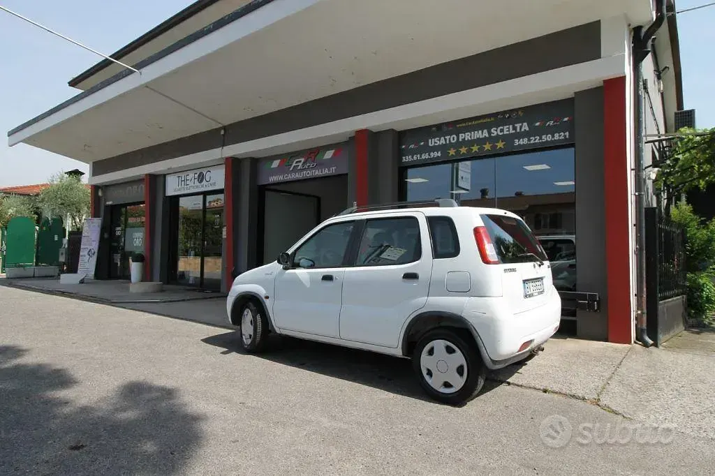 Usata Suzuki Ignis GL 83 CV (61 kW) 2001 Grigio Utilitaria