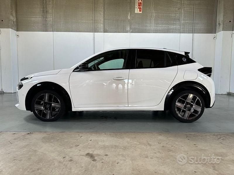 Usata Lancia Ypsilon 101 CV (74 kW) 2025 Bianco Utilitaria