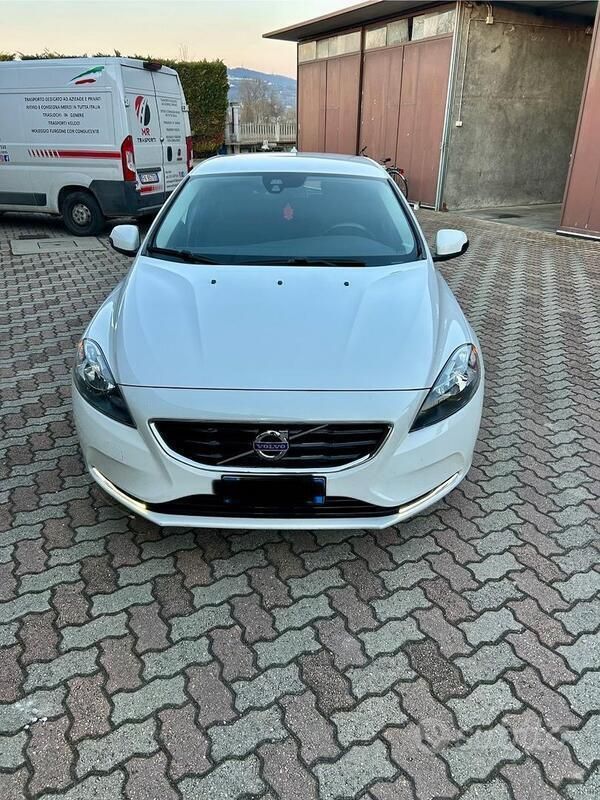 Bianco Usata 2014 Volvo V40 Station wagon | 9500 € - Immagine 1/4