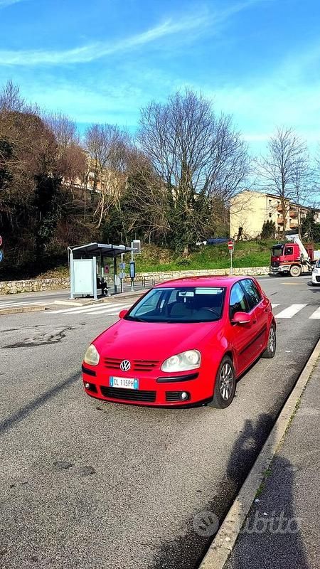 Rosso Usata 2004 VW Golf IV Due volumi | 2400 € (Buon prezzo) - Immagine 1/4