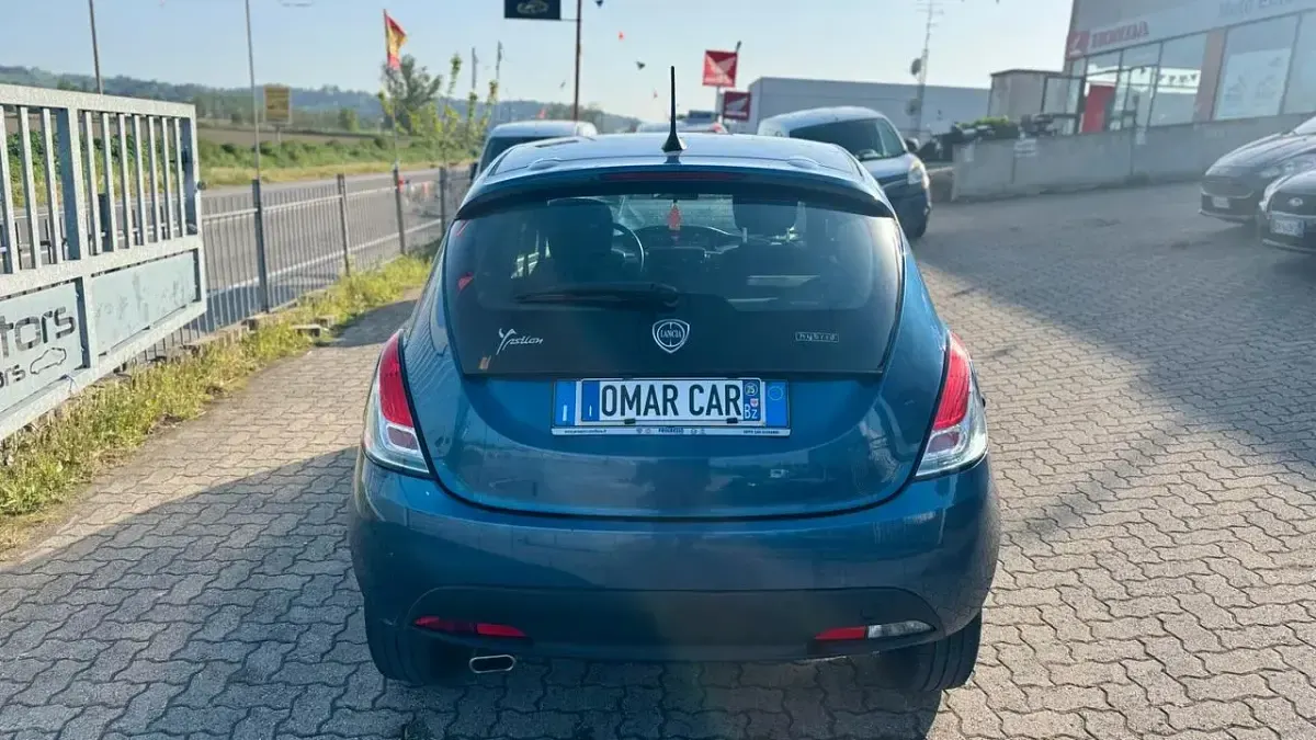 Usata Lancia Ypsilon 69 CV (50 kW) 2022 Blu Utilitaria