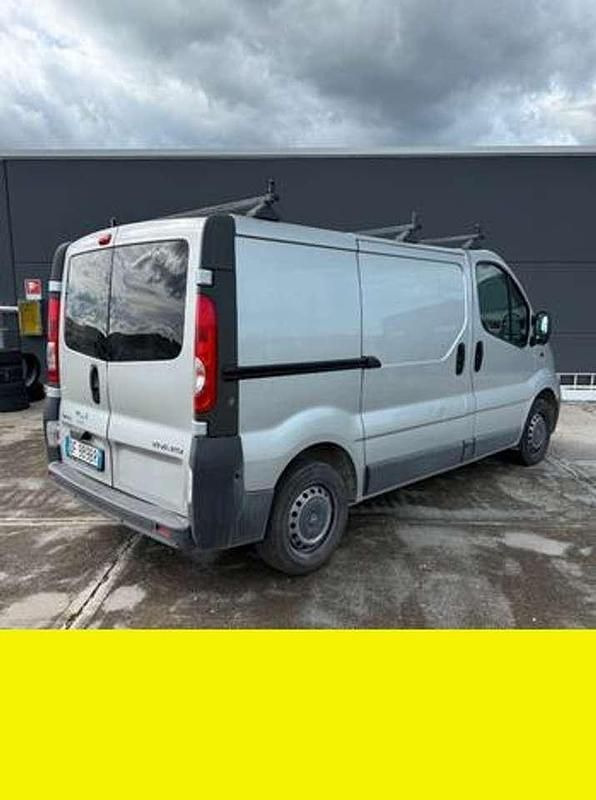 Usata Opel Vivaro 90 CV (66 kW) 2007 Grigio Monovolume
