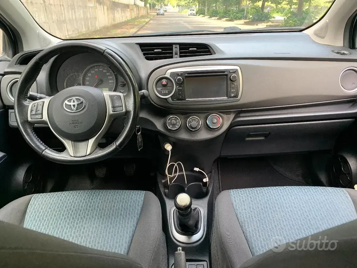 Usata Toyota Yaris Lounge 69 CV (50 kW) 2012 Utilitaria