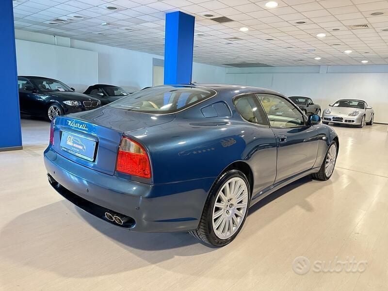 Begagnad Maserati Coupé 390 HK (286 kW) 2005 Blå Sportkupé