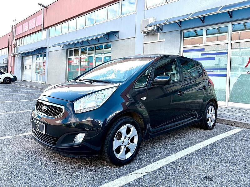 Usata Kia Venga 90 CV (66 kW) 2013 Nero Utilitaria
