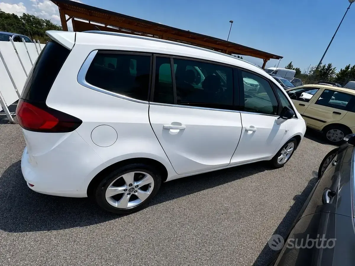 Usata Opel Zafira Tourer Cosmo 150 CV (110 kW) 2013 Bianco Monovolume