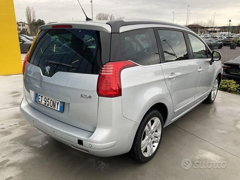 Usata Peugeot 5008 Business-Line 163 CV (119 kW) 2013 Grigio Monovolume