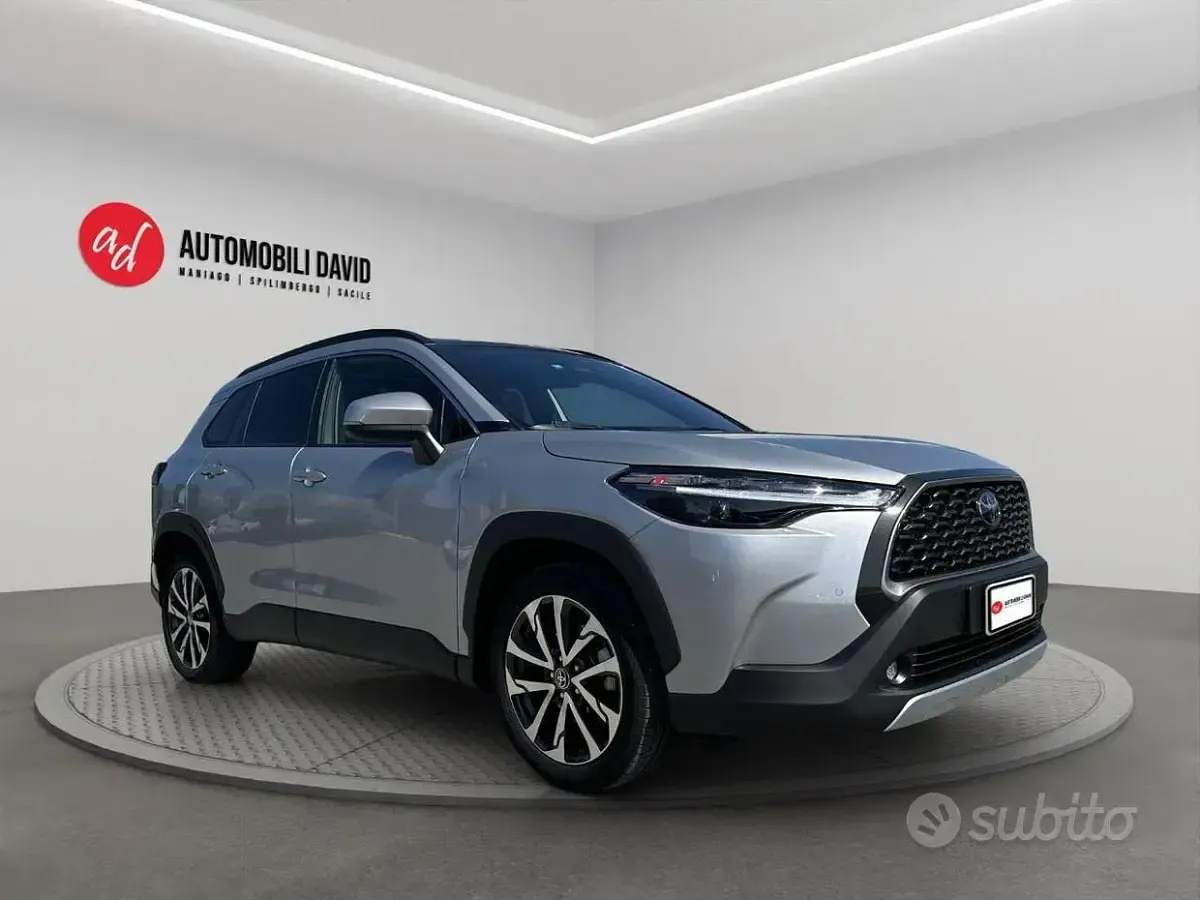 Usata Toyota Corolla Cross Lounge 152 CV (111 kW) 2024 Grigio SUV