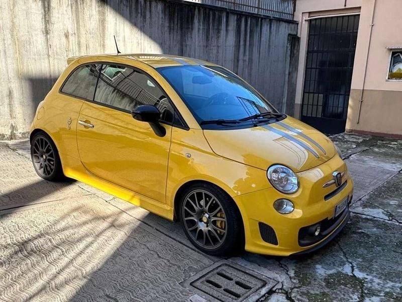 Usata Abarth 695 179 CV (131 kW) 2011 Giallo Utilitaria