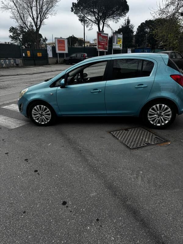 Usata Opel Corsa 95 CV (69 kW) 2012 Blu Berlina