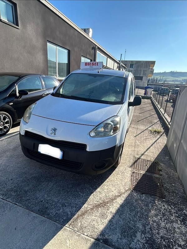 Usata Peugeot Partner 75 CV (55 kW) 2012 Bianco Monovolume