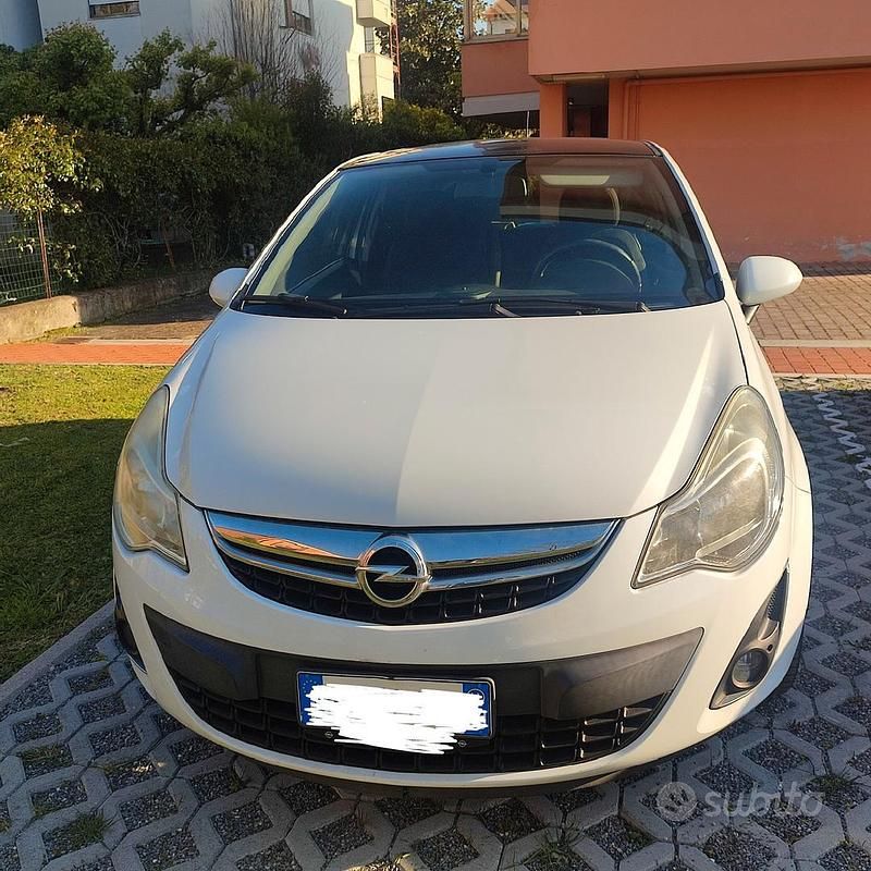 Usata Opel Corsa 86 CV (63 kW) 2011 Bianco Utilitaria