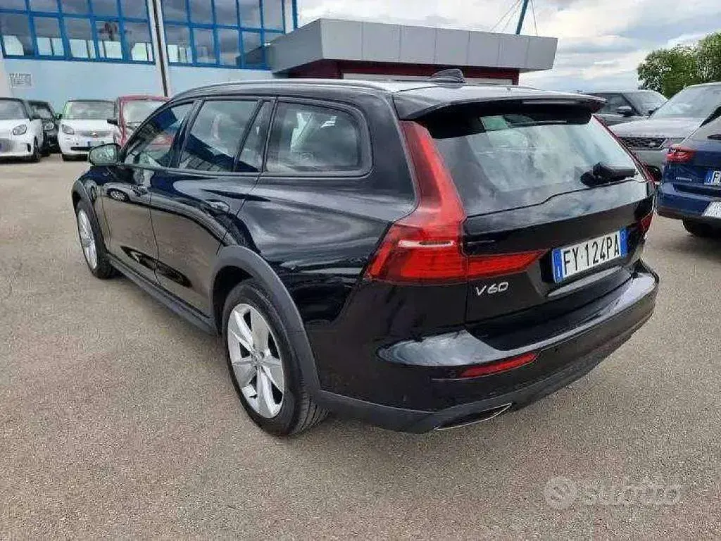 Usata Volvo V60 CC Business Edition 190 CV (139 kW) 2019 Nero Station wagon