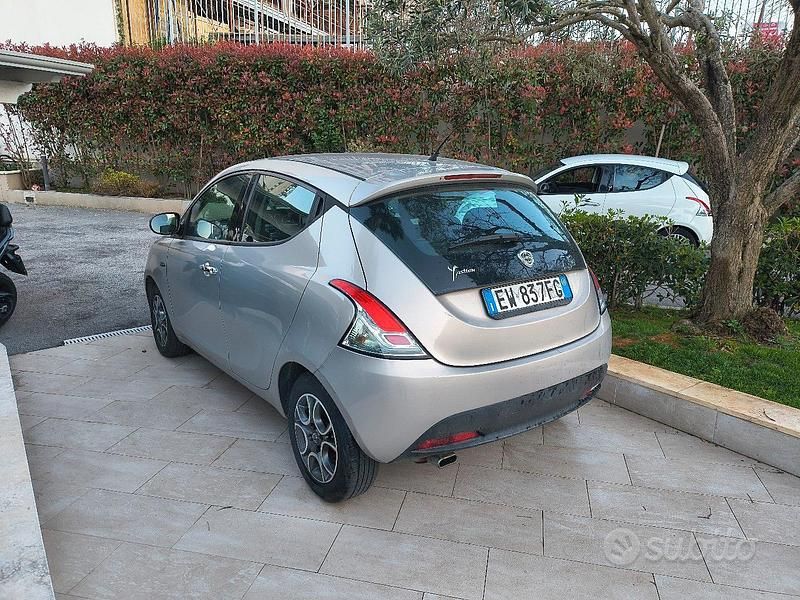 Usata Lancia Ypsilon Gold 95 CV (69 kW) 2014 Giallo Utilitaria