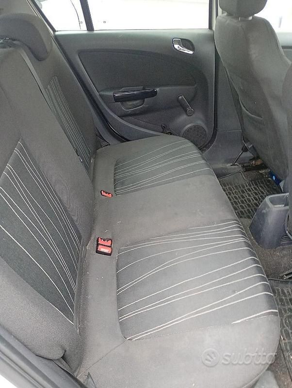 Usata Opel Corsa 2011 Bianco Utilitaria