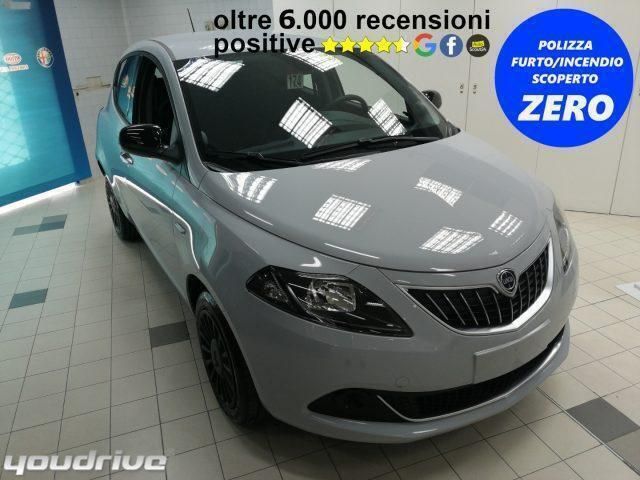 Usata Lancia Ypsilon Silver 69 CV (50 kW) 2022 Rosso pastello Utilitaria