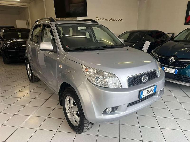 Usata Daihatsu Terios 105 CV (77 kW) 2006 Argento SUV