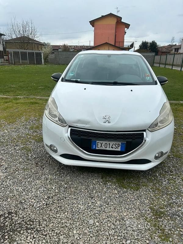 Usata Peugeot 208 Allure 68 CV (50 kW) 2014 Bianco Utilitaria