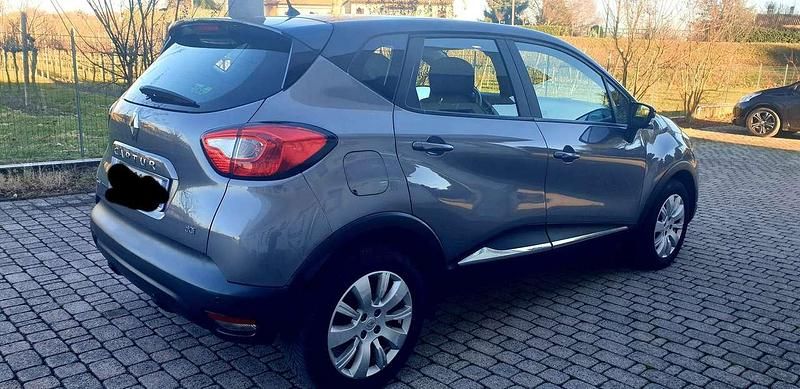 Usata Renault Captur 90 CV (66 kW) 2013 Grigio SUV