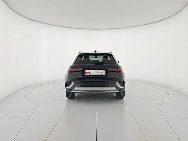 Käytetty Audi A3 Business 150 HP (110 kW) 2025 Musta Viistoperä