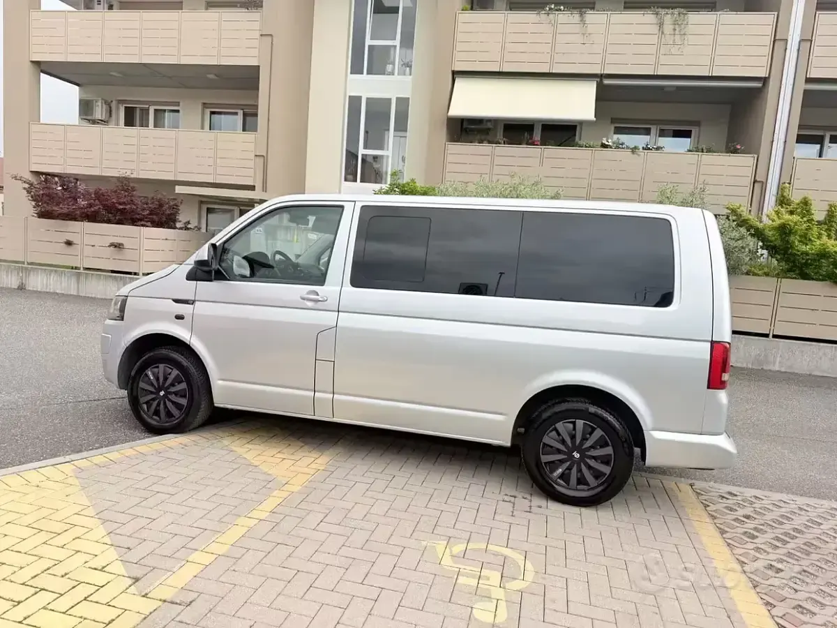 Usata VW Multivan 140 CV (102 kW) 2011 Grigio Monovolume