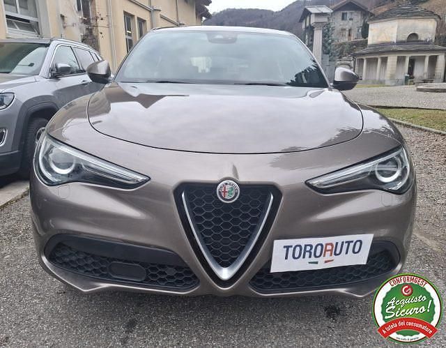 Usata Alfa Romeo Stelvio Executive 210 CV (154 kW) 2019 Marrone SUV