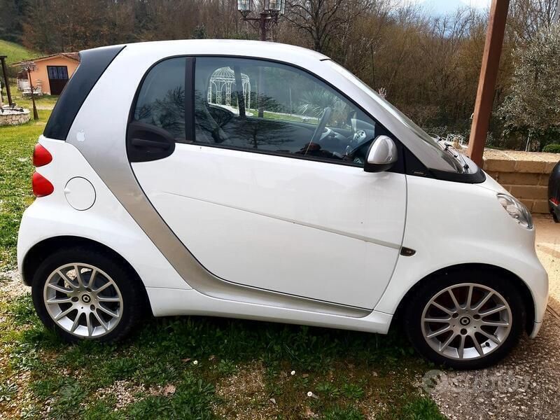 Usata 2011 Smart ForTwo Coupé Coupé | 4950 € (Buon prezzo) - Immagine 1/4