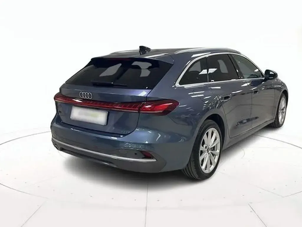 Usata Audi A5 Business 204 CV (150 kW) 2025 Blu / pastello Station wagon