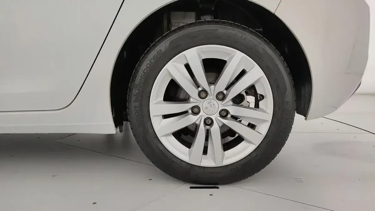 Usata Peugeot 308 Active 2020 Bianco Berlina