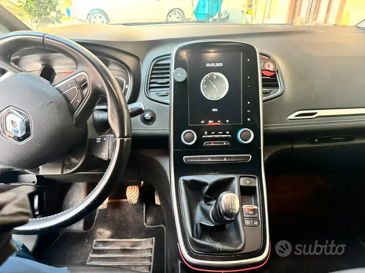 Usata Renault Scénic 110 CV (80 kW) 2017 Monovolume