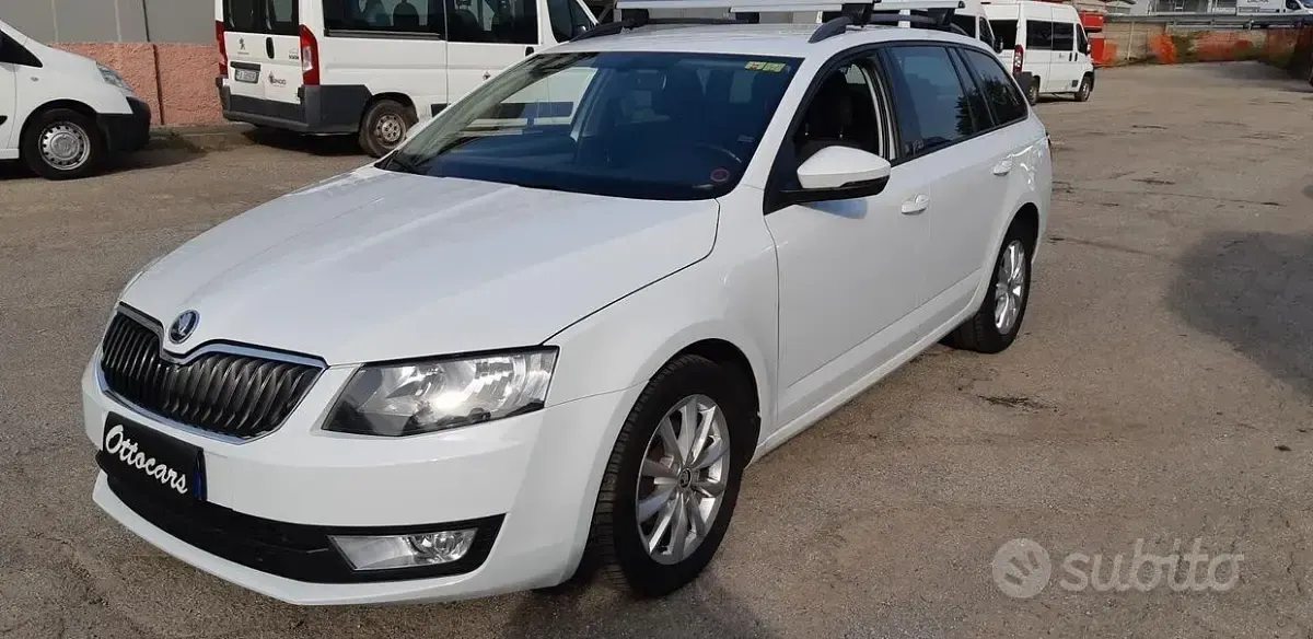 Usata Skoda Octavia Executive 110 CV (80 kW) 2017 Bianco Station wagon