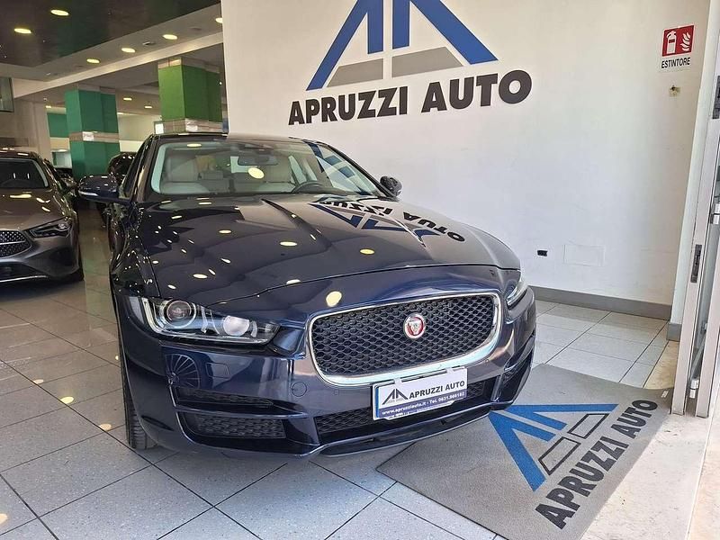 Usata Jaguar XE Prestige 179 CV (131 kW) 2017 Blu/azzurro Berlina