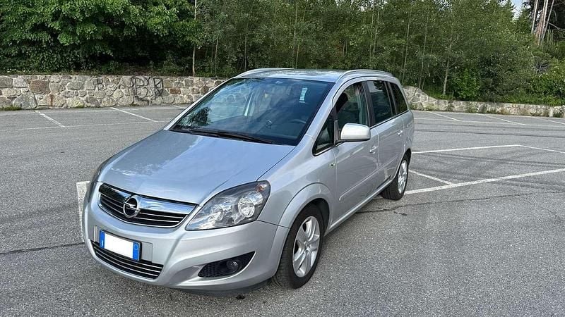 Usata Opel Zafira 110 CV (80 kW) 2015 Argento Monovolume