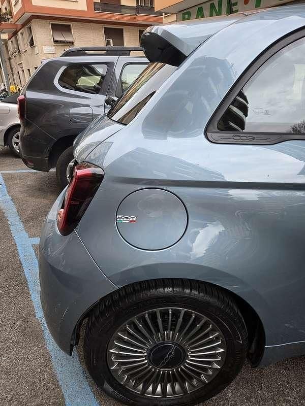 Usata Fiat 500e Icon 42 kW (58 CV) 2021 Blu Cabrio