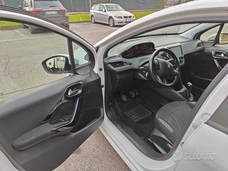 Usata Peugeot 208 Active 82 CV (60 kW) 2013 Bianco Utilitaria