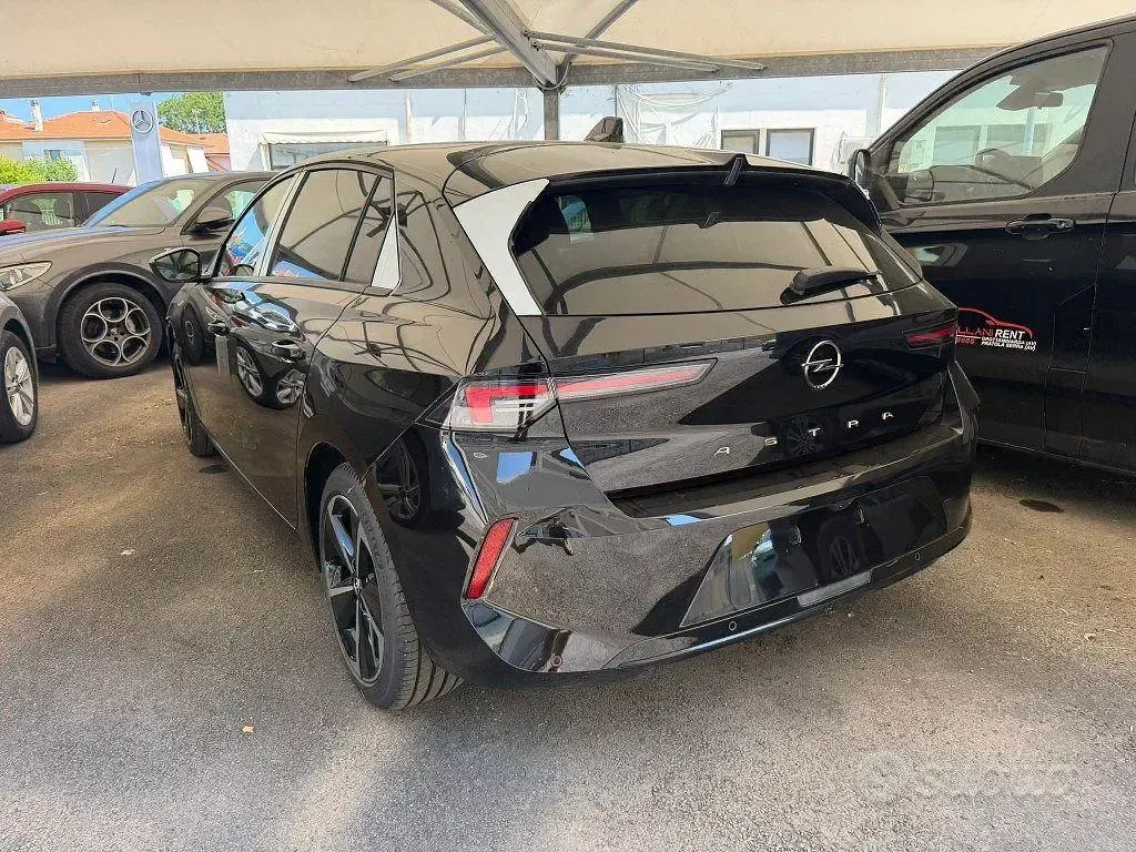 Usata Opel Astra Edition 131 CV (96 kW) 2024 Nero Utilitaria